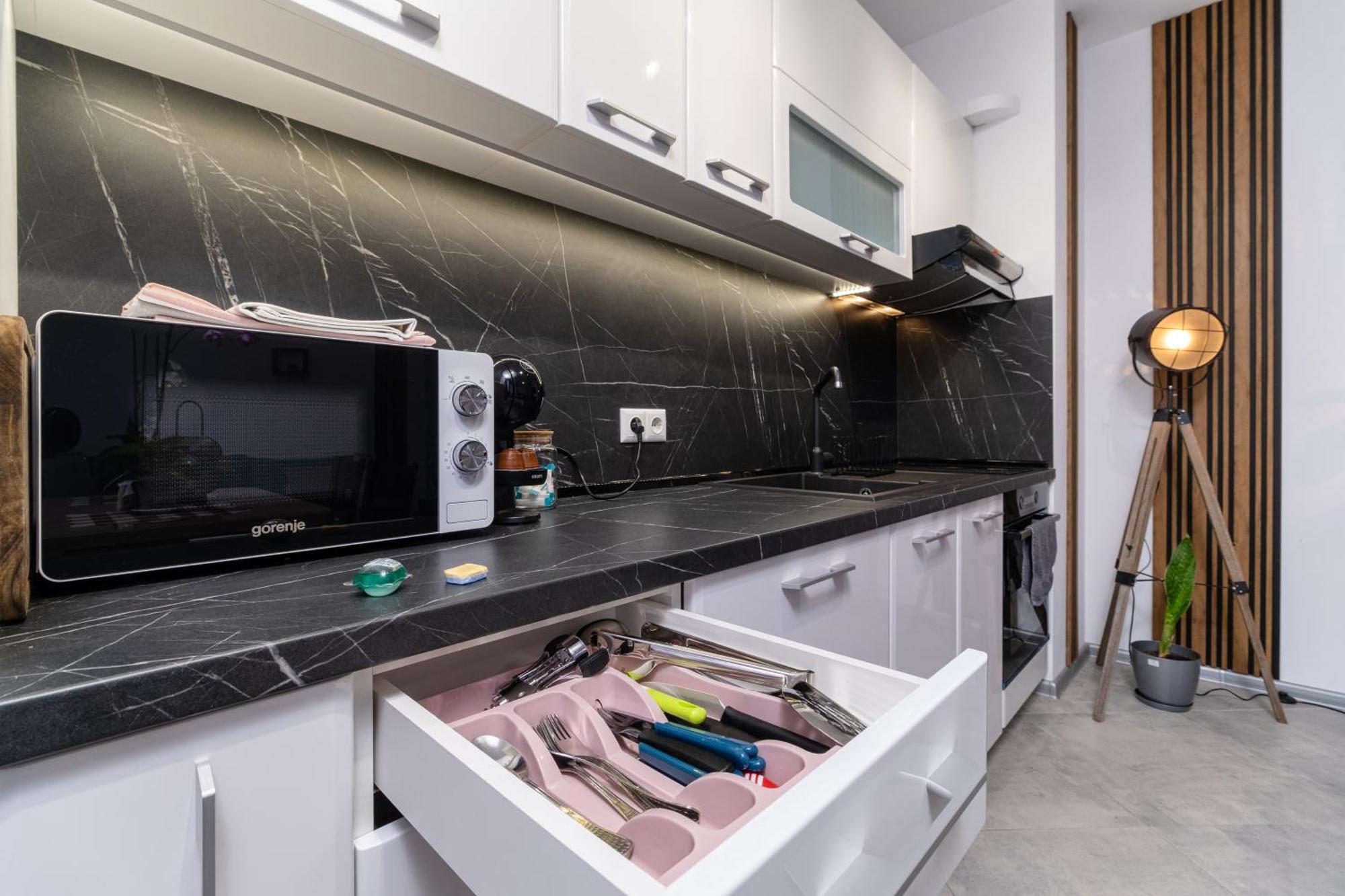 1-Bedroom Apartment With Free Private Parking 플로브디프 외부 사진